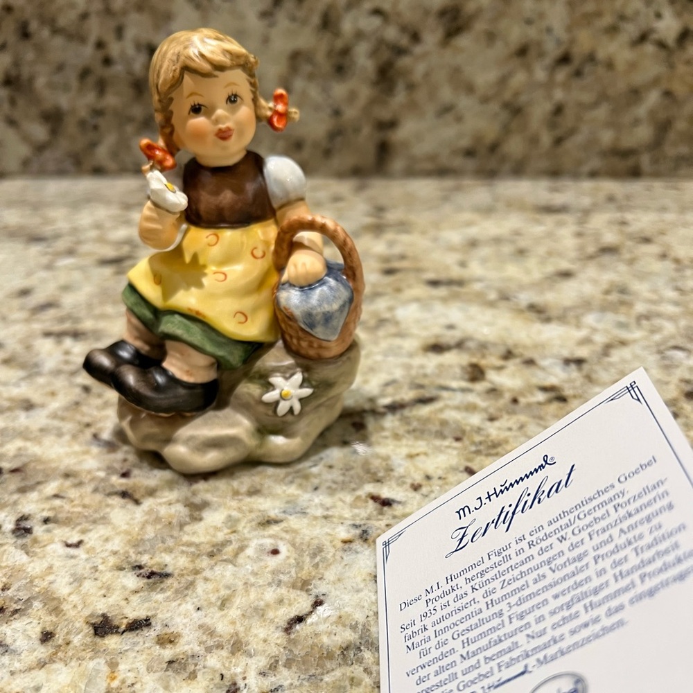 RARE NEW WITH BOX Goebel MI Hummel Figurine Gretl 2247 with Basket